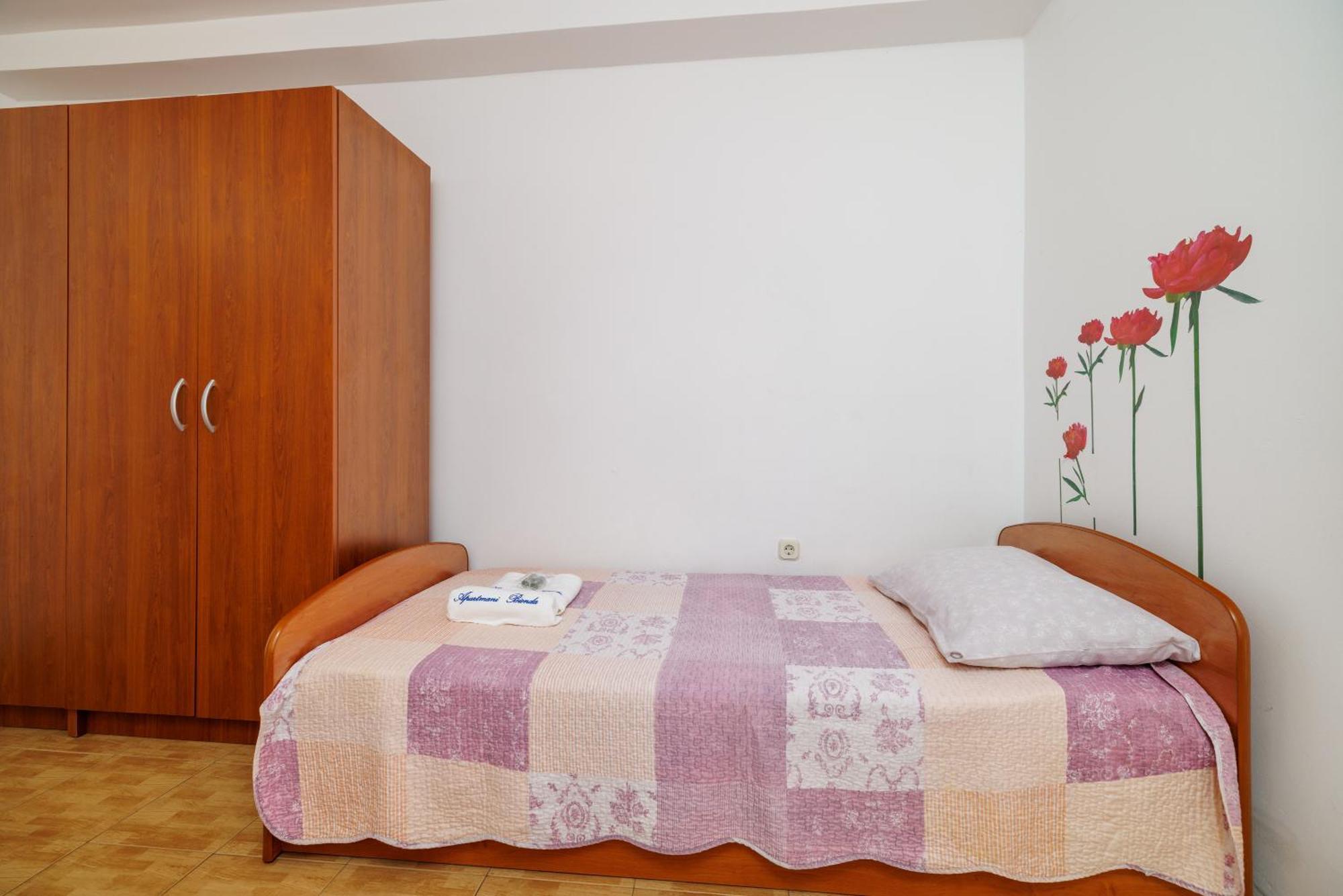 Apartments And Rooms Bionda Apartment *