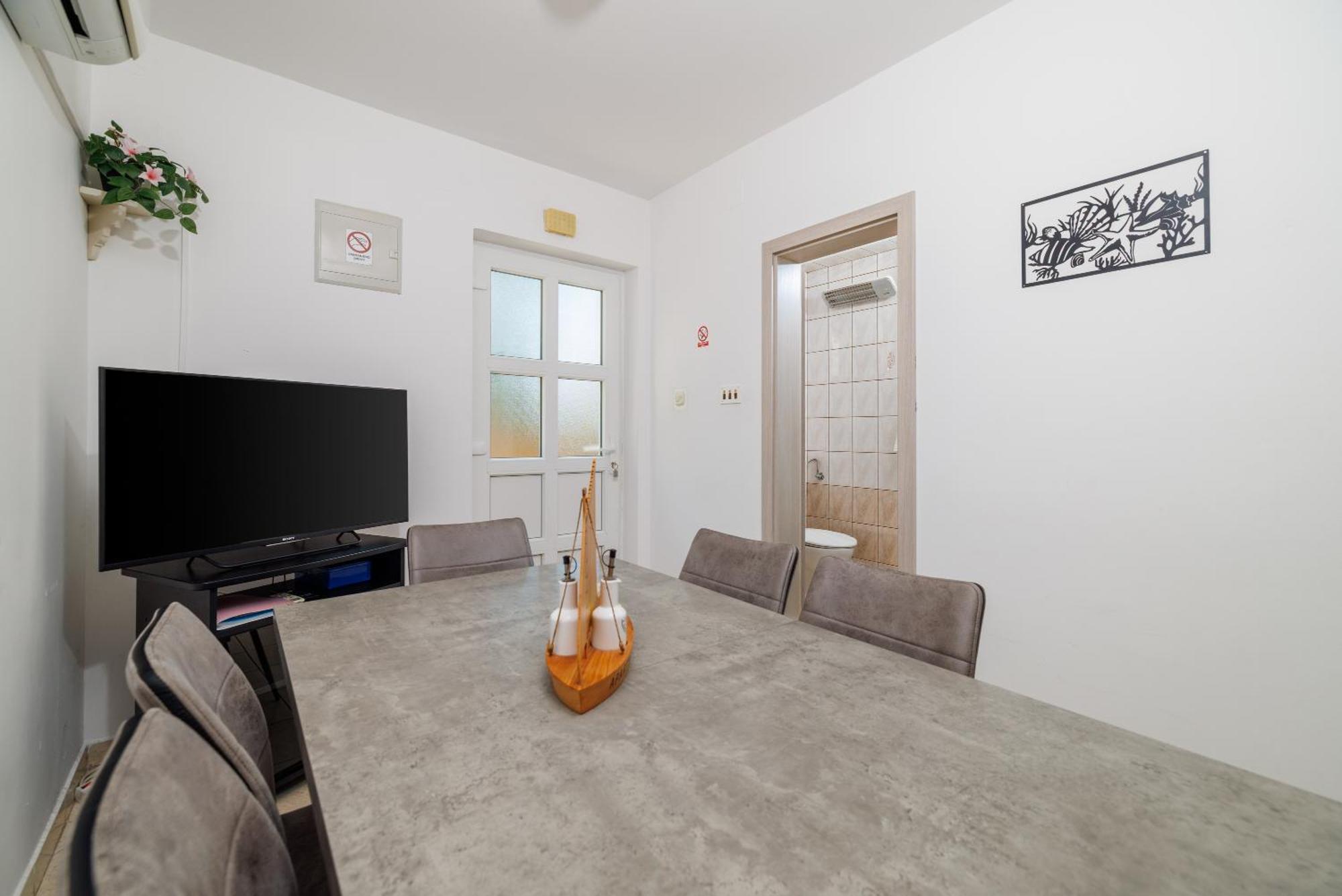 Apartments And Rooms Bionda