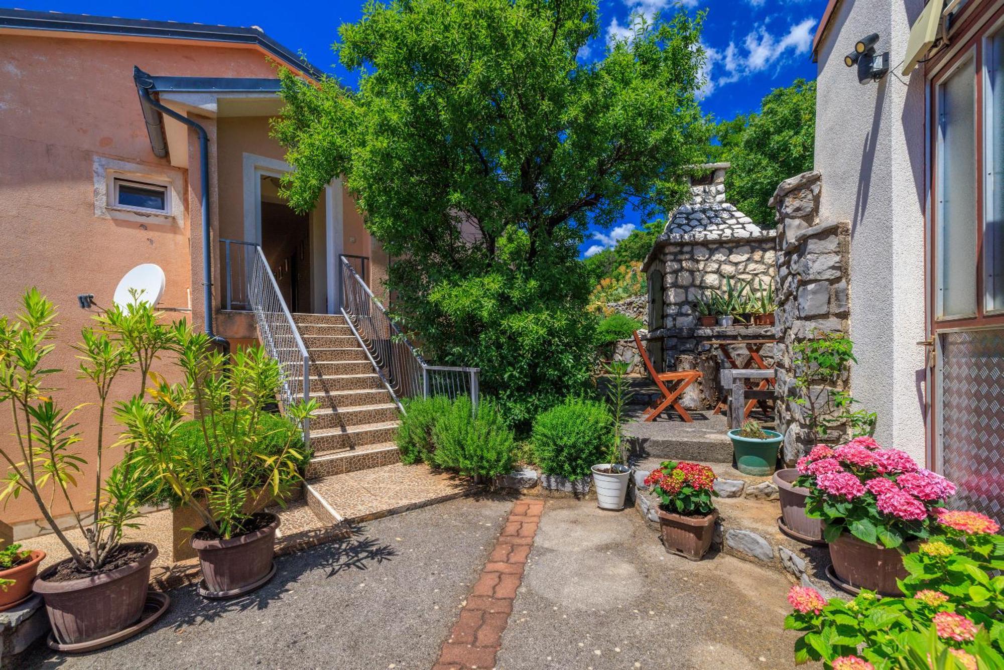 Apartment Apartments And Rooms Bionda Senj (Lika-Senj)